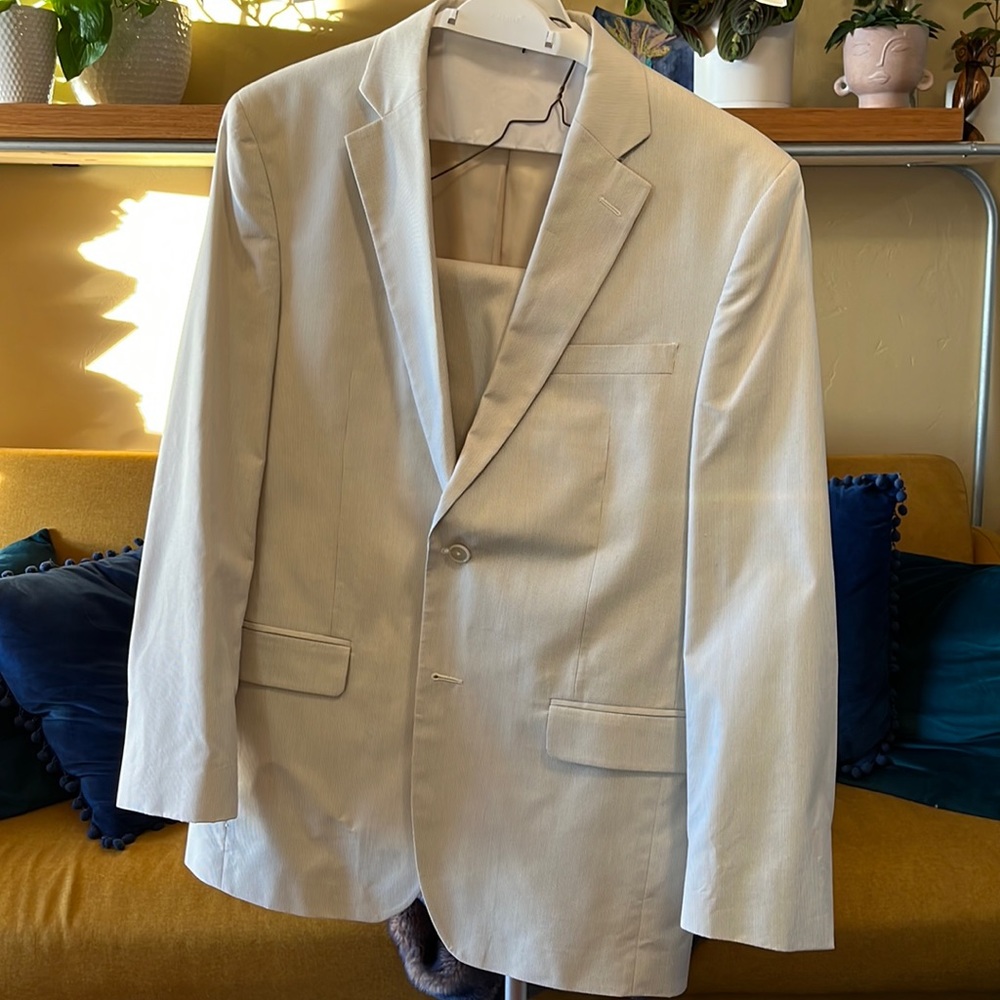 JosABank 42L Suit
